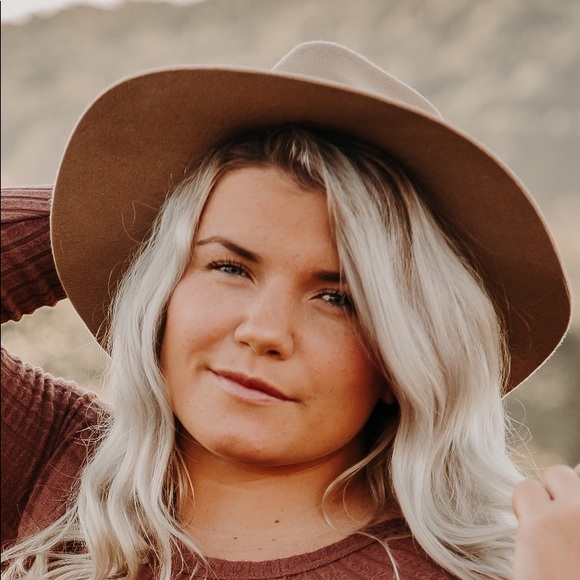 Meet your Posher, Amy Jo - Picture 5 of 6